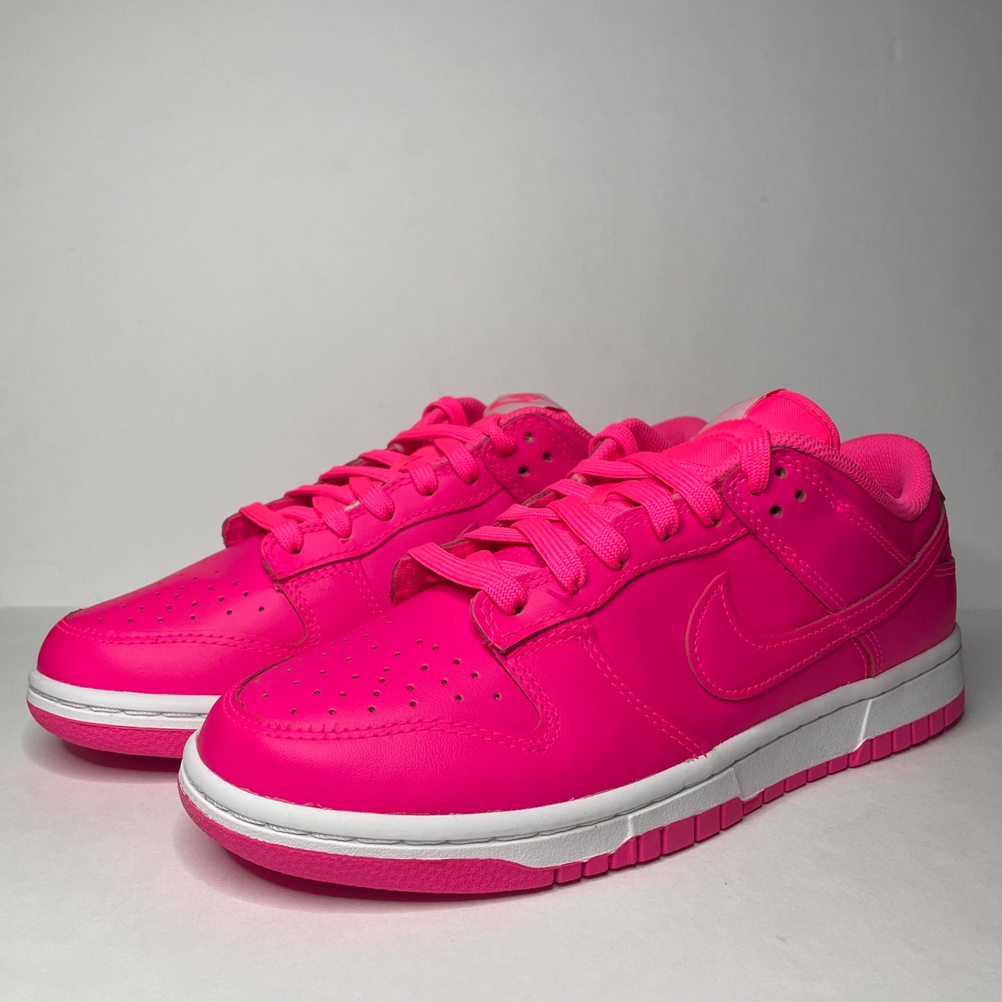 Dunk Low ‘Hyper Pink’ Wmns Size 7.5 & 9.5