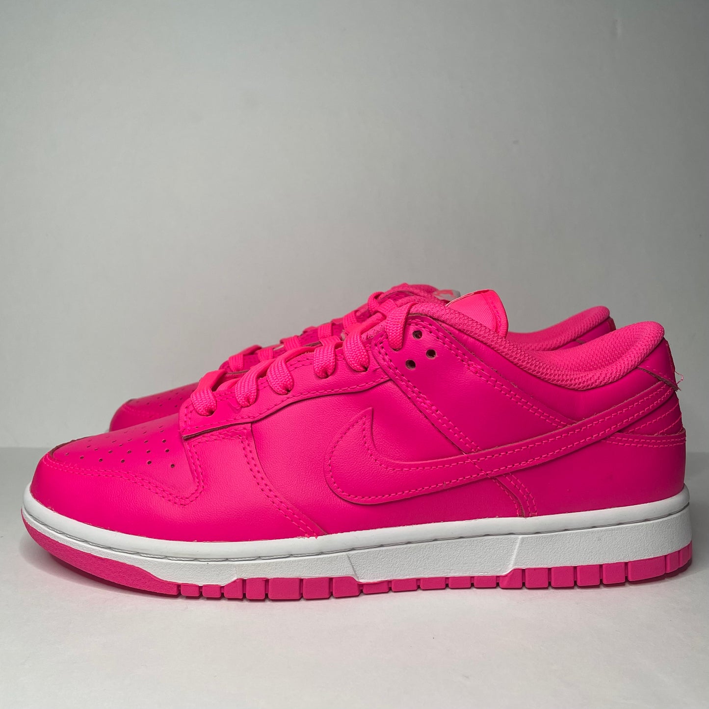 Dunk Low ‘Hyper Pink’ Wmns Size 7.5 & 9.5