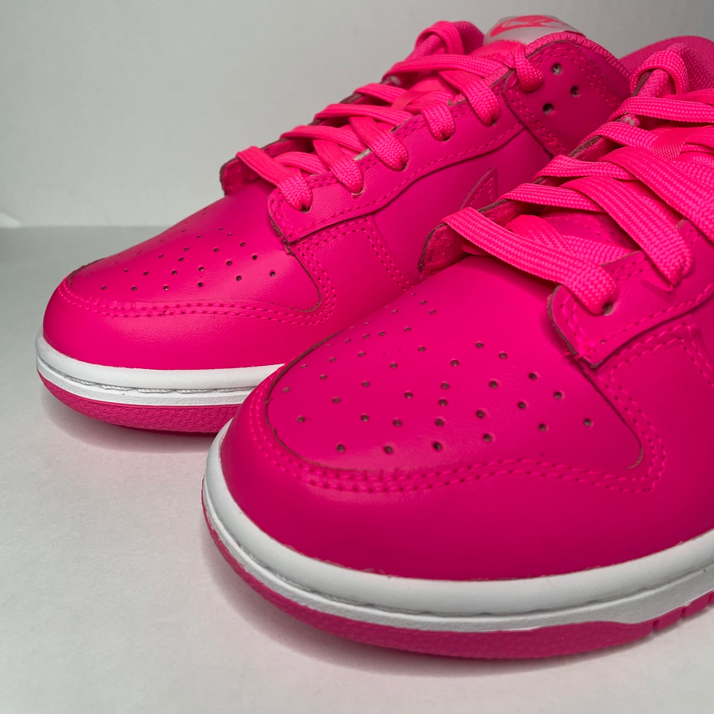 Dunk Low ‘Hyper Pink’ Wmns Size 7.5 & 9.5