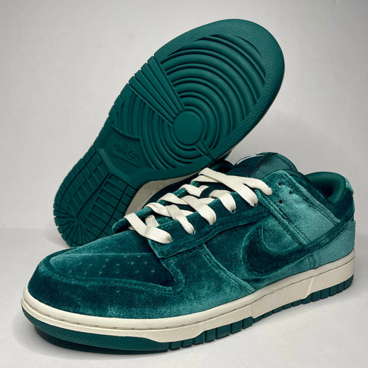 Dunk Low ‘Green Velvet’ Size 9W/7.5M