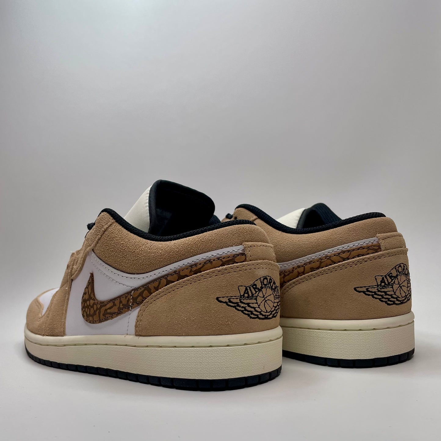 Air Jordan 1 low ‘Hemp’ Size 13M & 7.5M